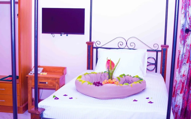 La'Tonna Safari Hotel