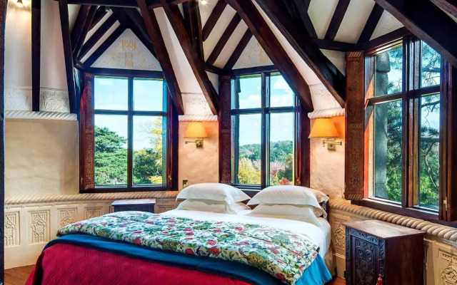 Thorngrove Manor
