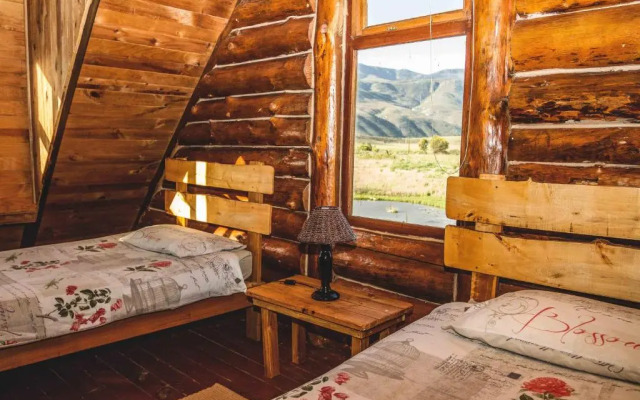 A Log Home at Buffalo Creek