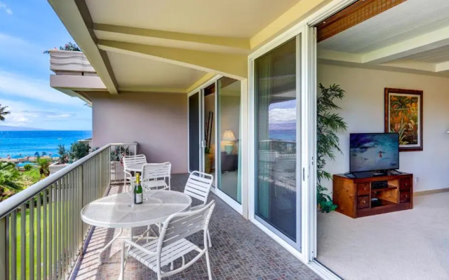 Maui Westside Presents- The Whaler 319