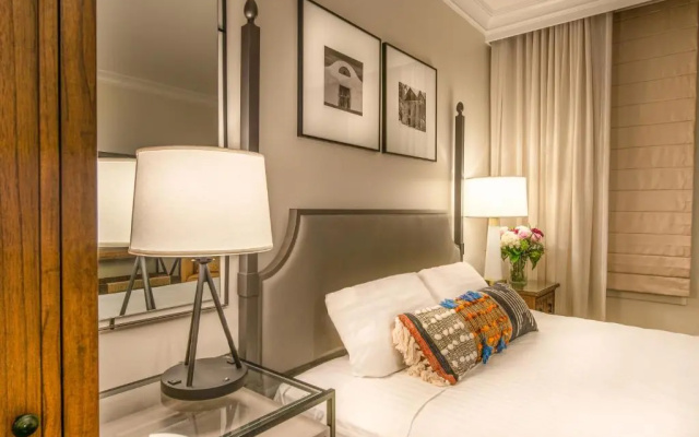 Hotel E