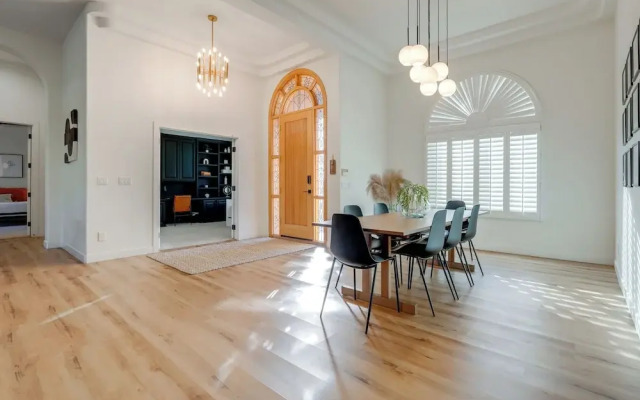 Pool Table, Putting Green: Luxury Oasis in Mesa