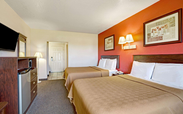 Howard Johnson by Wyndham Galveston