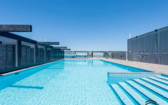 FS104E Stylish 1BR1BA apt in Footscray Pool Gym WIFI