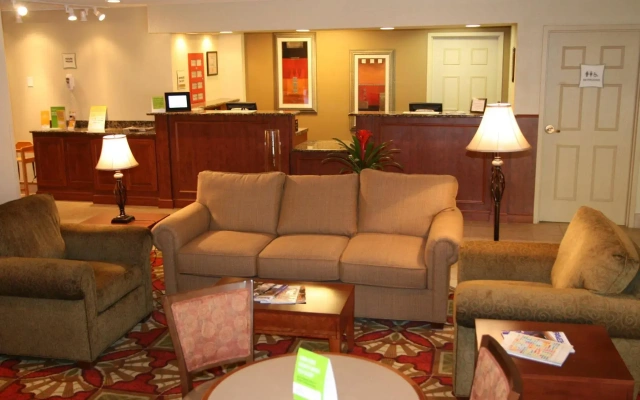 Courtyard by Marriott Cleveland Airport North