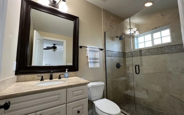 Highly Upgraded, 5 Bed, 4.5 ba, New Pool W/jacuzzi, 1/2 Mile Walk to Disney