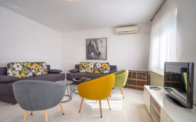 Apartment Damir Tampere 25135