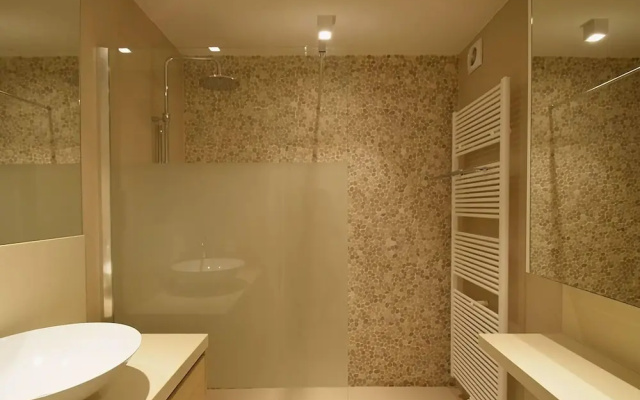 Modern Stay Near the Beach
