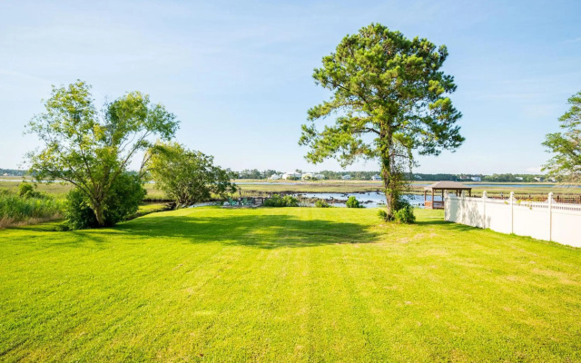 Dockside Paradise by Oak Island Accommodations
