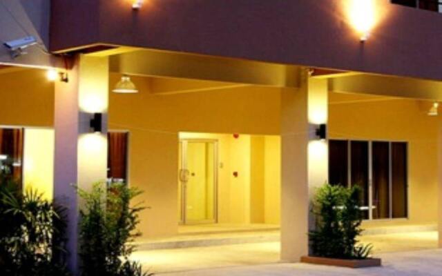Отель Chaofa West Suites вид на фасад