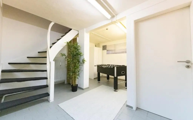 Spacious Apartment for 10 in great location