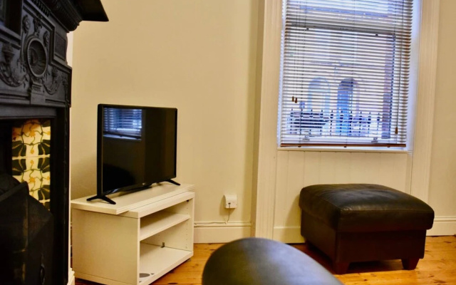 Newly Renovated 2 Bedroom Georgian House in Fairview
