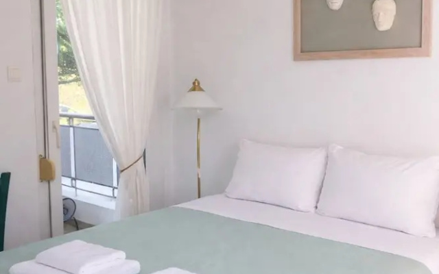 Ancient Vibe - Seaside Stay w Balcony Near Volos