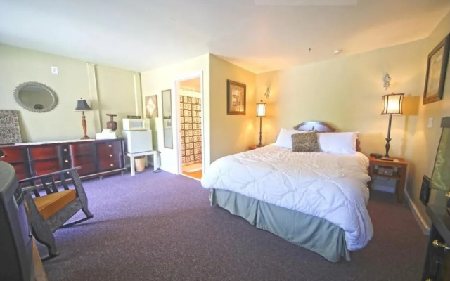 The Hayden Creek Inn