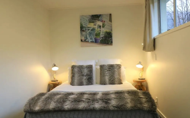 Central City Apartment, Parking, Bay Views