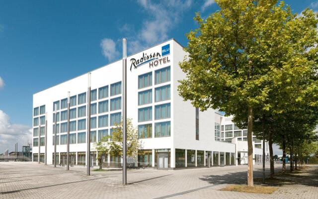 Radisson Blu Hotel, Hannover вид на фасад