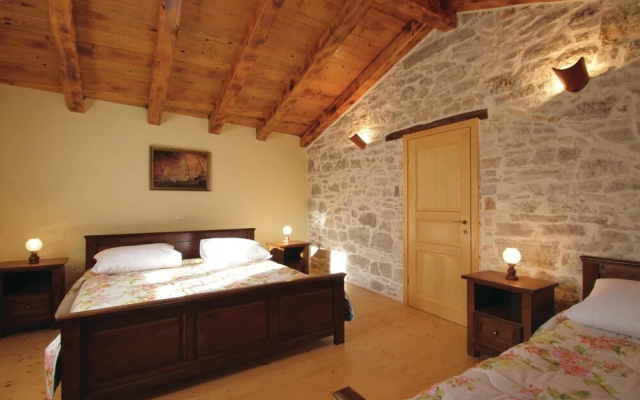 Awesome Home in Manjadvorci With Wifi and 3 Bedrooms