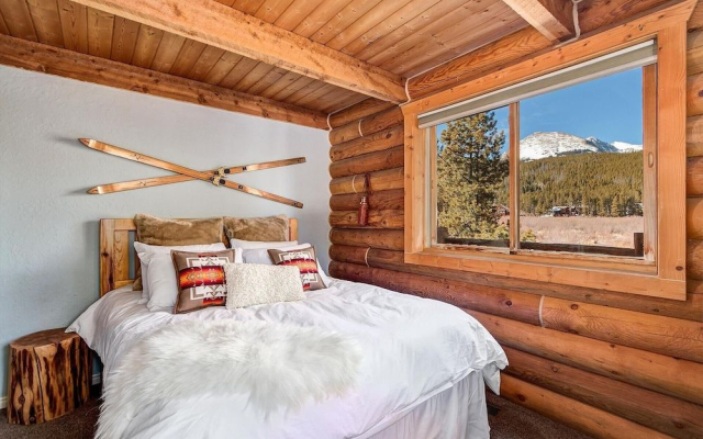 Blue River Hideaway by Boutiq