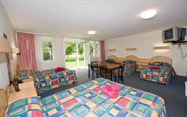Colonial Court Motor Inn
