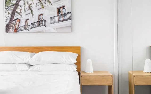 Chic 1 Bed Inner-city Retreat With Pool and Views