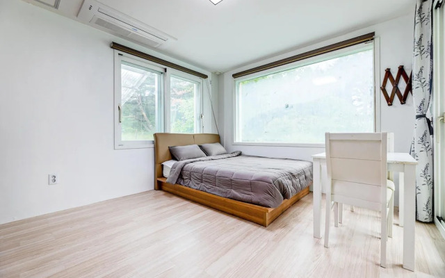 Yangyang Slowstay Pension