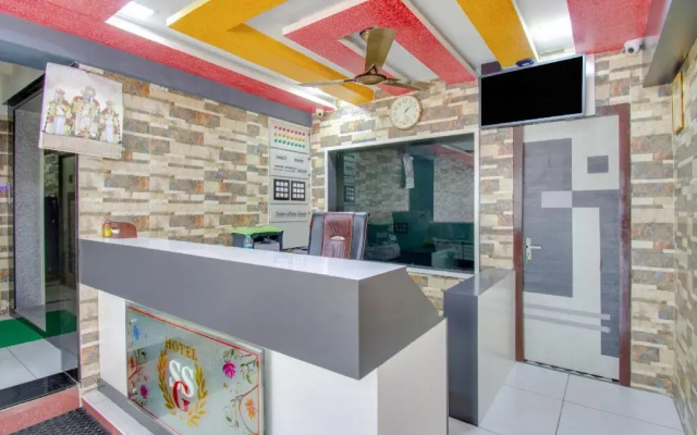Sri Sowmya Grand by OYO Rooms