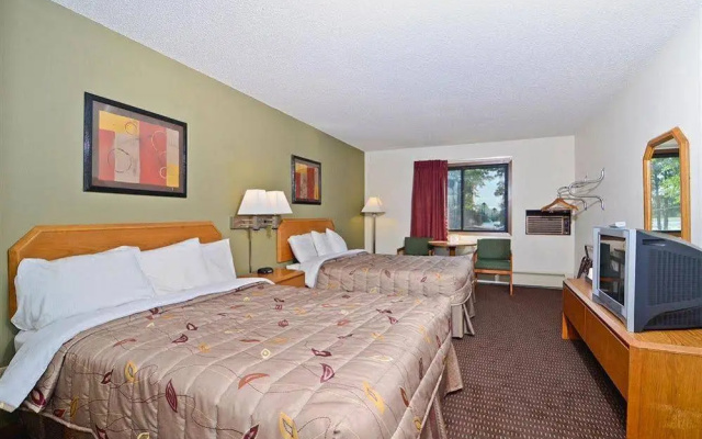 Super 8 Hayward Wisconsin