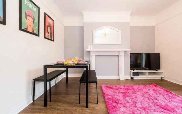 Bright Battersea pad Sleeps 5