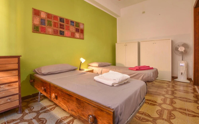 Beautiful Home in Alcamo With Wifi and 3 Bedrooms