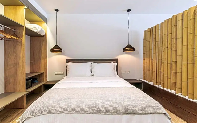 F & S Lounge Suites