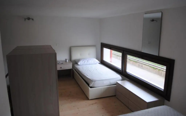 Luxar Room