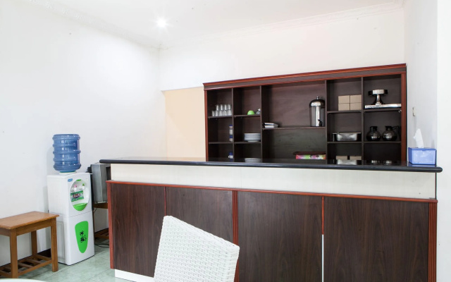 New B Hotel by RedDoorz