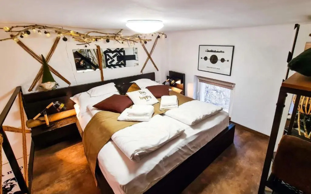 Rustic flat with perfect location (city center)