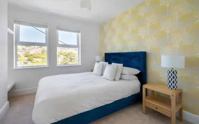 Sea View House in Cornwall Fishing Village