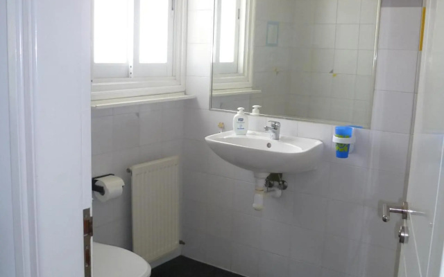 Homestay room with en suite private bathroom