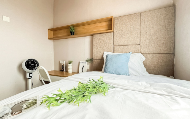 Warm And Comfy 2Br At Green Bay Pluit Apartment