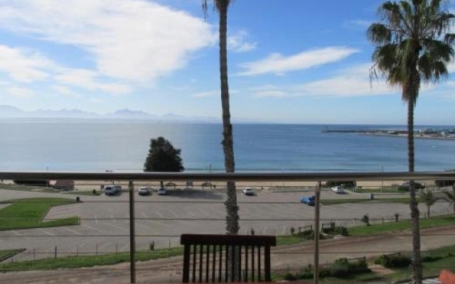 Point Village Accommodation - Santos 18
