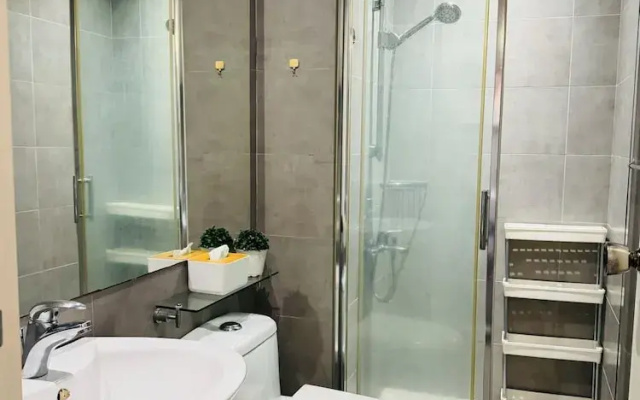 Gramercy Residences 1 bedroom w Balcony
