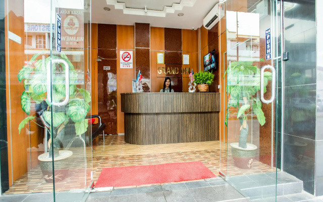 OYO 89712 Grand Inn
