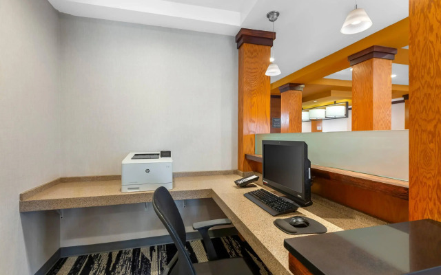 Comfort Inn & Suites South Akron