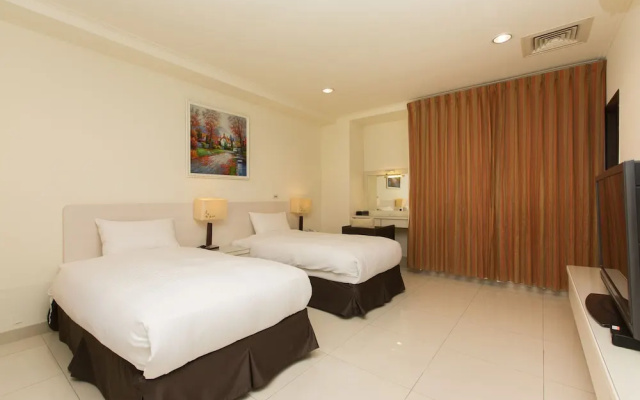 F Hotel - Sanyi