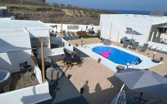 Village Anto Santorini