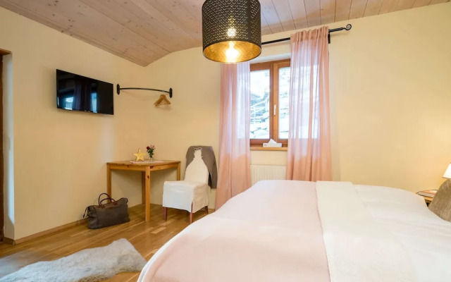 Boutique Holiday Home in Kirchberg with Hot Tub