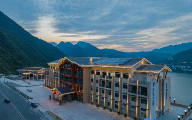 BaDong HongFa Hotel
