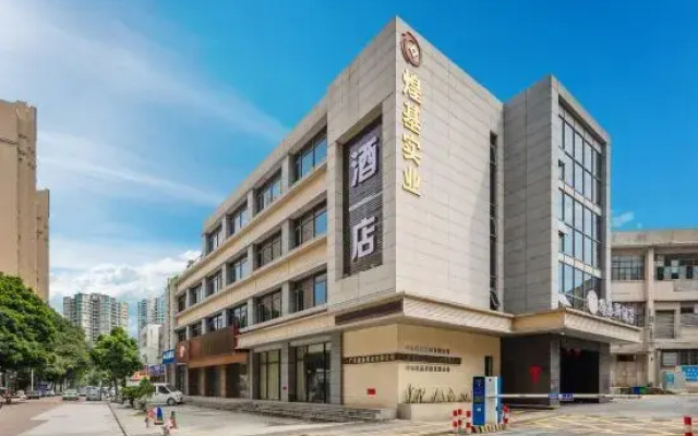 Zhongshan Louis Business Hotel (Shidai Fanghuali Bus Terminal Branch)