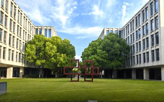 Отель Holiday Inn Express Shanghai Pujiang by IHG