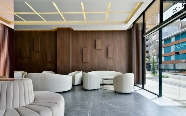 w Majestic 1BR w/ Superb Balcony in Unicentro