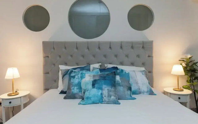 Luxurious 3 Bd Modern Apt in Dafni