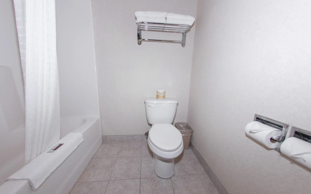 BridgePointe Inn & Suites by BPhotels, Lincoln I-80/27th St