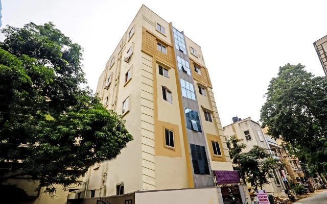 Oyo 80590 Sri Sudharshana Sai Luxury Rooms
